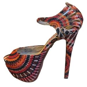 Betsey Johnson Bandit Swirl Multi-Color Platform 6” Stiletto Peep Toe Heels Sz 6